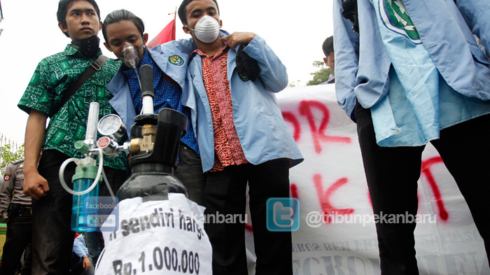 demo-tuntut-penyelesaian-masalah-asap-3_20151029_192245.jpg