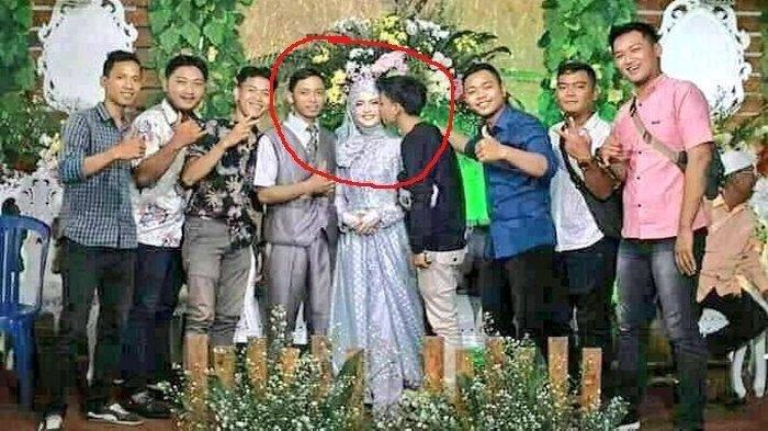 Disuruh Fotografer Foto Gaya Bebas, Pria Baju Hitam Ini Justru Mencium Mempelai Wanita, Kini Viral