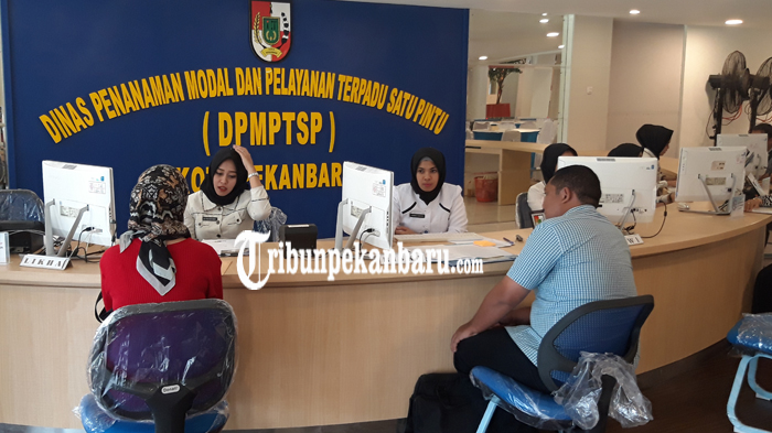 dpm-ptsp-pekanbaru-buka-layanan-di-mpp-masyarakat-berdatangan-mengurus-izin-1.jpg