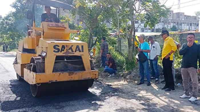dprd-pekanbaru-pengaspalan-jalan-pemuda.jpg