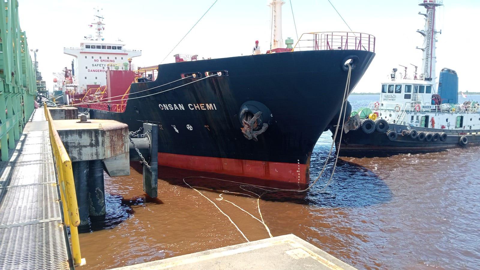 ekspor-cpo-di-pelabuhan-dumai.jpg