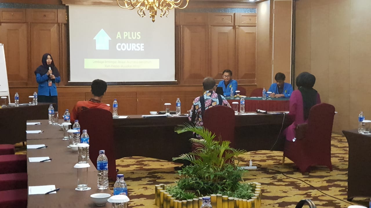 6 Mahasiswa UIR Presentasikan Usaha di Enterpreneurship Award 2019