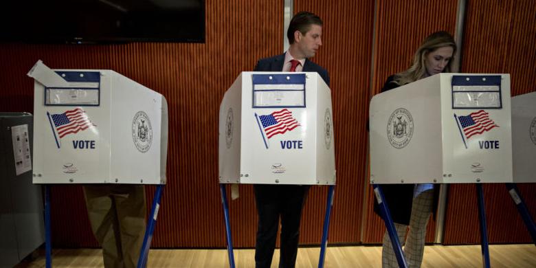 Pamer Surat Suara, Anak Donald Trump Melanggar Hukum