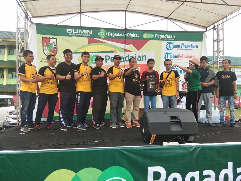 Seorang Warga Dapat Hadiah Kepingan Emas di Acara Jalan Sehat Keliling Kampung