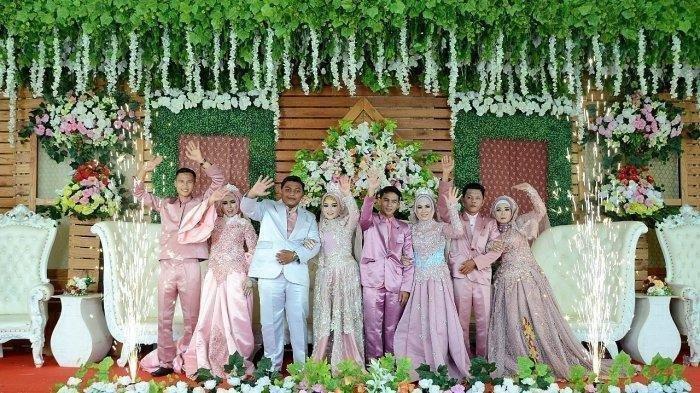 Kompak, Seorang Ibu Menikah Bersama Tiga Anak Gadisnya, Gelar Resepsi di Lapangan Bola