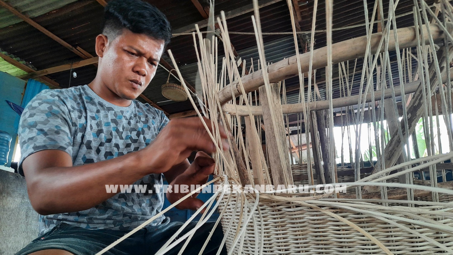 FOTO: Sentral Kerajinan Rotan di Rumbai Pekanbaru - foto_sentral_kerajinan_rotan_di_rumbai_pekanbaru_2.jpg
