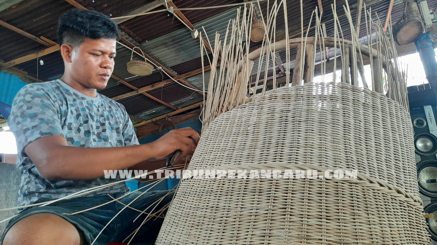 FOTO: Sentral Kerajinan Rotan di Rumbai Pekanbaru - foto_sentral_kerajinan_rotan_di_rumbai_pekanbaru_3.jpg