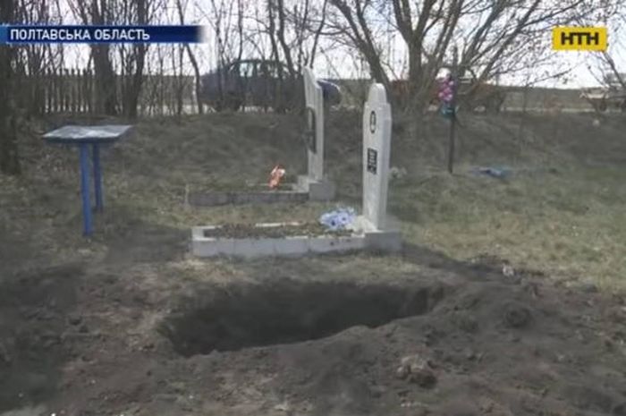 Detik-detik Pasangan Kekasih Terciduk Berhubungan Badan di Kuburan, Foto Mereka Viral di Medsos