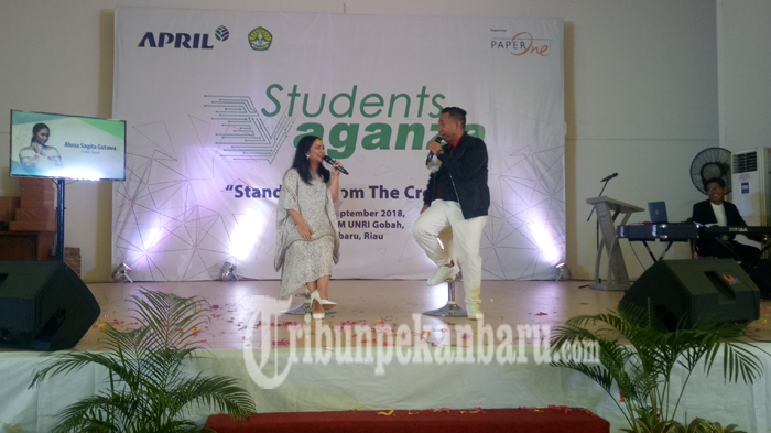 Sorakan Ratusan Mahasiswa Menyambut Gita Gutawa dan Atta Halilintar