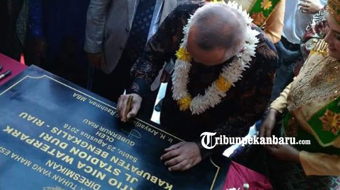 Ada Lazzy Pool, Andi Rachman Resmikan Waterpark Harationica Duri