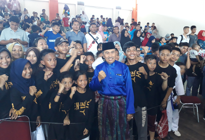 gubri-syamsuar-membuka-kejuaraan-taekwondo-jumat.jpg