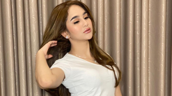 Hana Hanifah Pakai Legging dan Sport Bra, Ada yang NgeZoom ke Area Sensitif, Ada yang Bilang Tembem