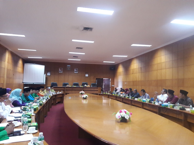 hearing-dprd-siak-dengan-disdik_20160804_121446.jpg