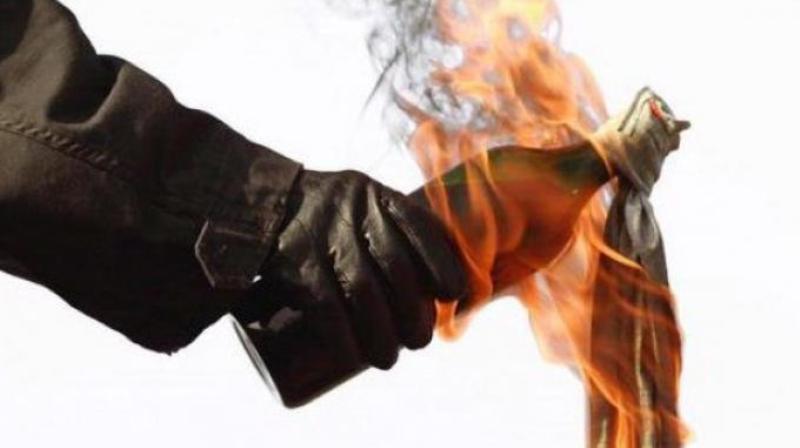 ilustrasi-bom-molotov-1_20150826_102122.jpg