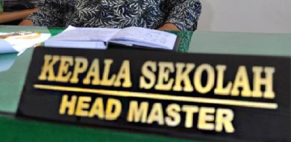 ilustrasi-kepala-sekolah-papan-nama-1_20151006_151919.jpg