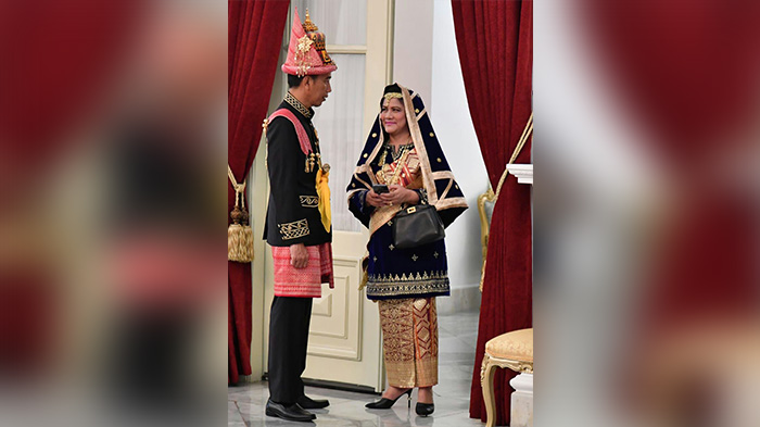 Pakai Baju Adat Koto Gadang, Penampilan Iriana Jokowi Saat Upacara HUT RI ke 73 Curi Perhatian