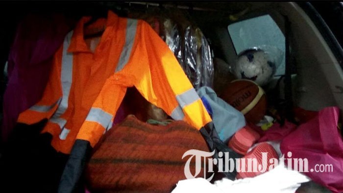 Ada Linggis Sapu dan Sekop di Mobil Dinas, Risma Menggunakan untuk Dua Pekerjaan Ini