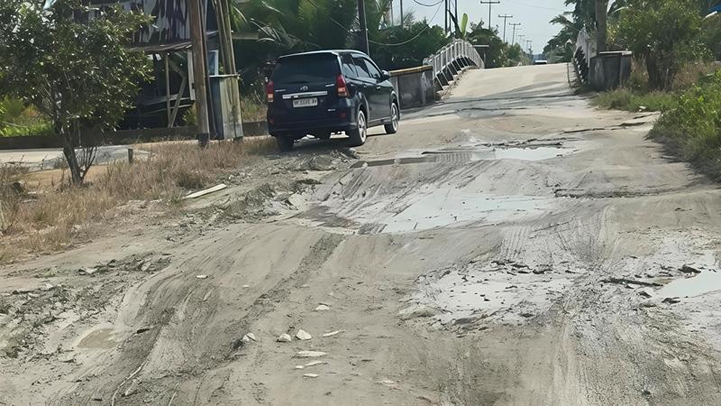 Jalan Kota Baru-Pulau Kijang Rusak Bertahun-tahun, DPRD Inhil Desak Proyek Rp 15 M Segera Dilelang - Tribunpekanbaru.com