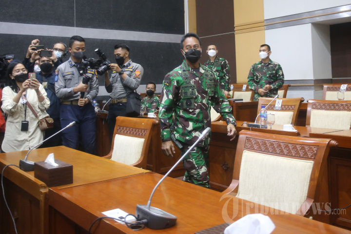 jenderal-tni-andika-perkasa-saat-bersiap-mengikuti-uji-kelayakan-dan-kepatutan.jpg