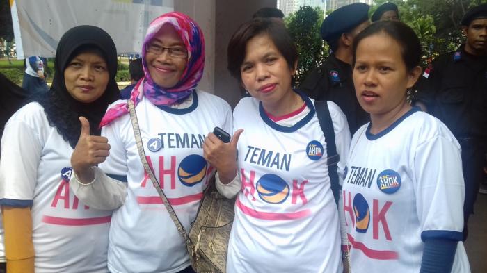 Ribuan Kader NasDem Pakai Kaos 'Teman Ahok' di Istora Senayan