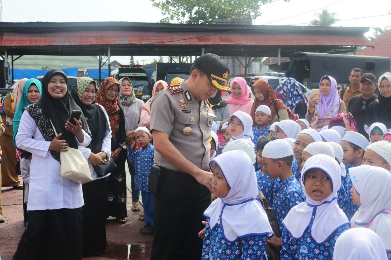 Halaman Polres Inhil Mendadak Diramaikan Puluhan Murid TK, Ternyata Ini yang Terjadi