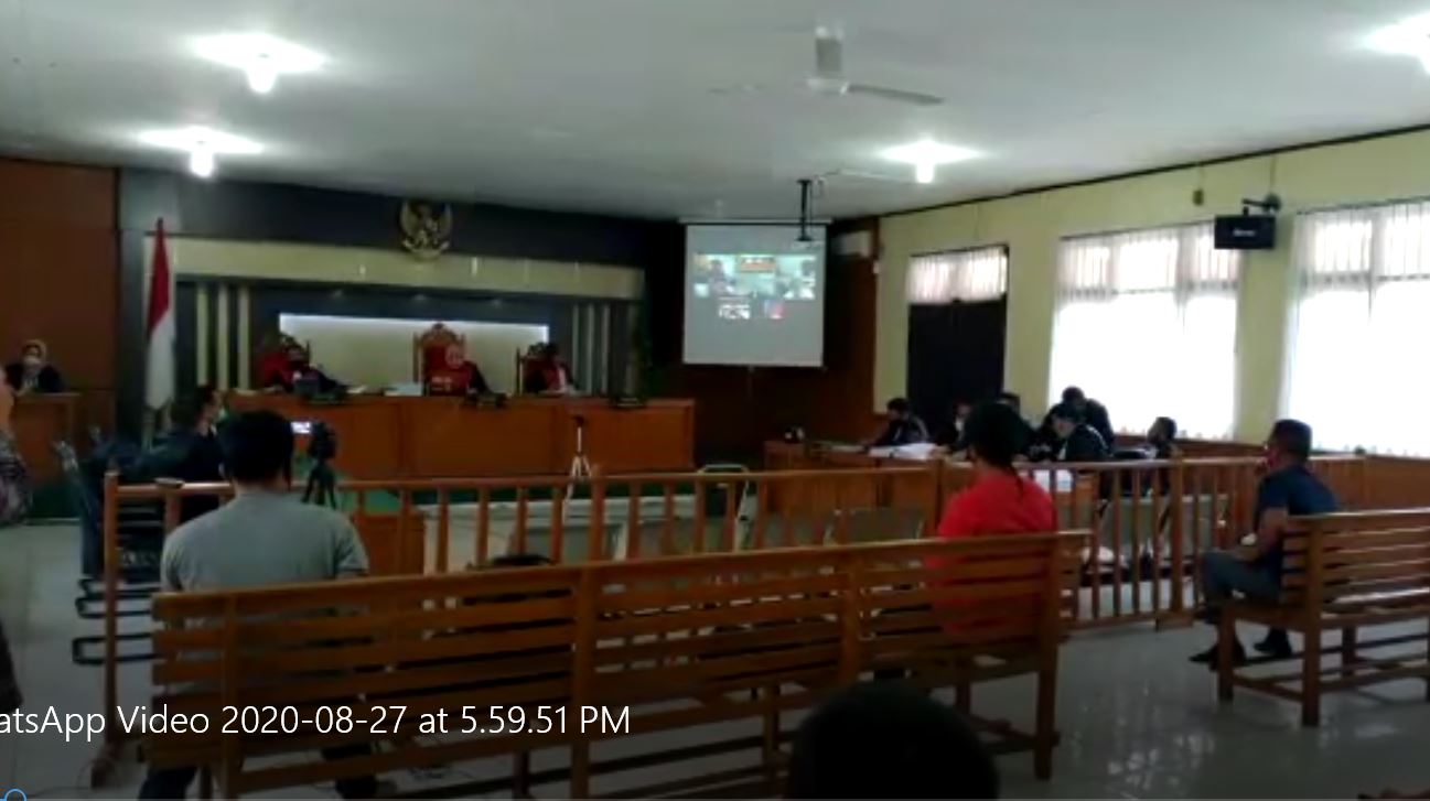 kasmarni-tolak-bersaksi-untuk-suaminya-amril-mukminin.jpg