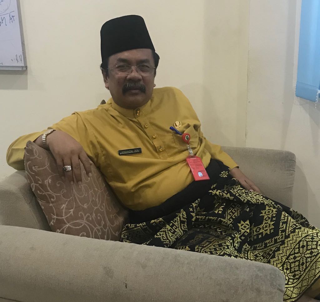 kepala-dinas-kebudayaan-riau-yoserizal-zen_20180828_091206.jpg