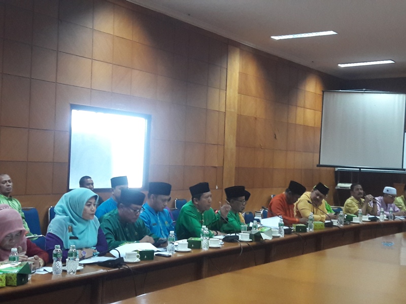 kepala-uptd-pendidikan-siak-hearing_20160804_132454.jpg