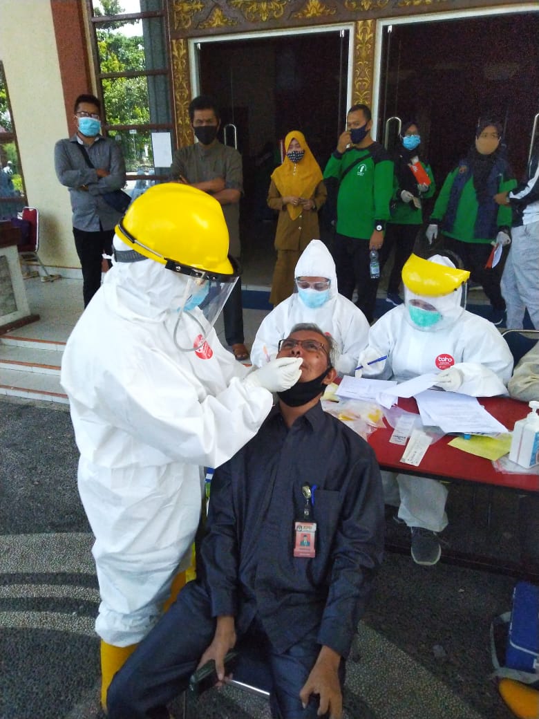 285 Anggota PPK, PPS dan Komisioner KPU Kota Dumai Riau Ikuti Uji Swab
