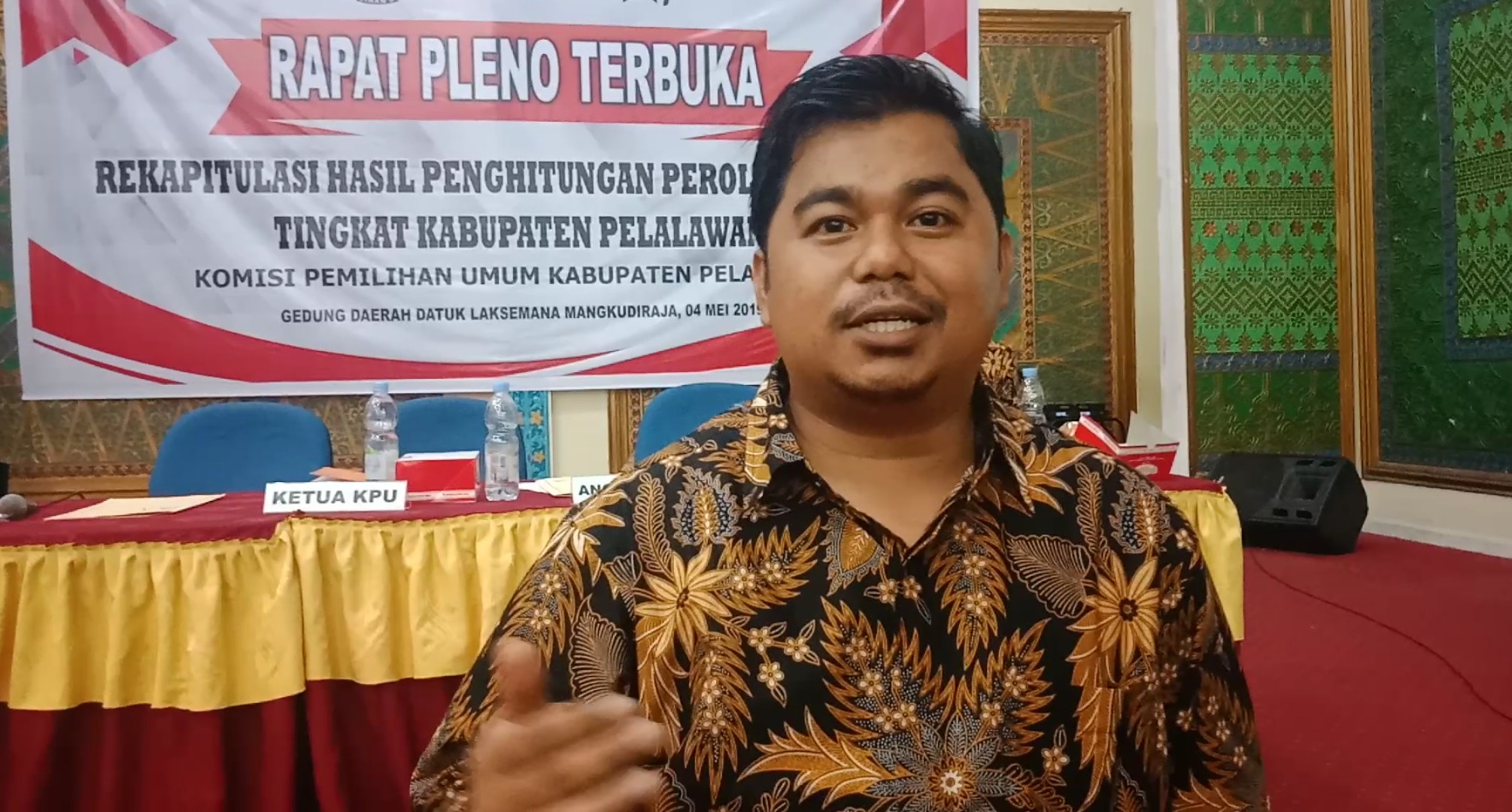 ketua_kpu_pelalawan_wan_kardi_wandi_1.jpg