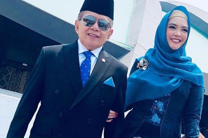 kini-bersuami-mantan-menteri-beda-usia-27-tahun-artis-cantik-ini-dikabarkan-selingkuhi-anak-tiri.jpg