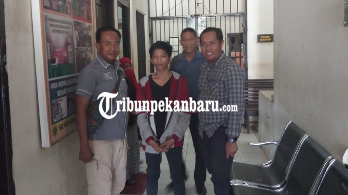 kisah-pelarian-bayu-kabur-saat-tahanan-rusuh-di-rutan-siak-riau-dua-hari-berjalan-kaki-tanpa-makan.jpg