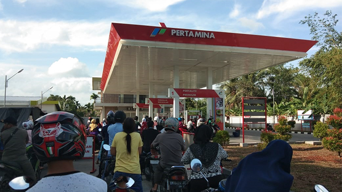 Di SPBU Antre Panjang, Mau Cari Minyak Ketengan Juga Susah