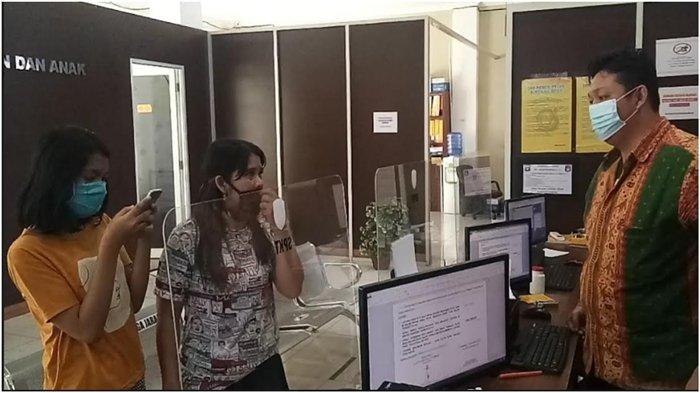 Selain Alami KDRT, IRT dan 3 Anaknya Diusir dari Rumah Karena Temukan Foto Wanita Bugil di HP Suami