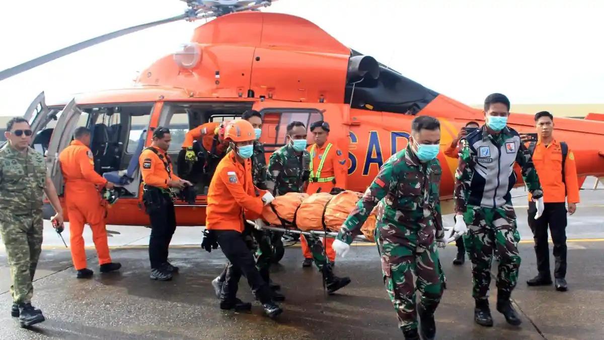 korban-pesawat-jatuh-ditemukan.jpg