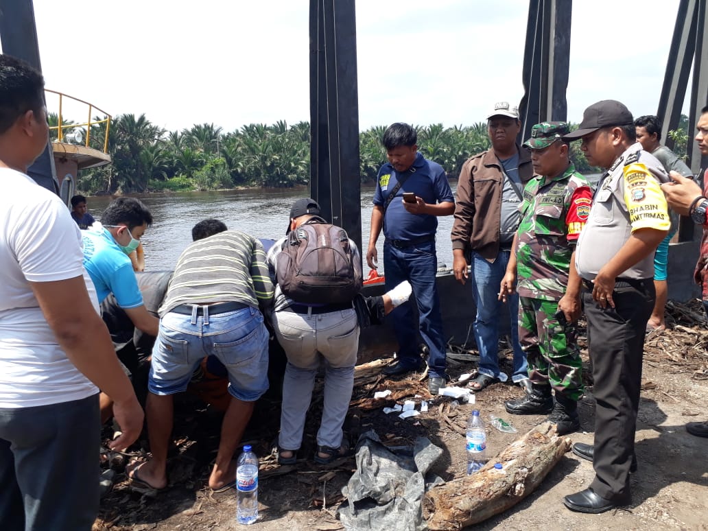 korban-terjepit-kapal-tongkang_20180713_144023.jpg