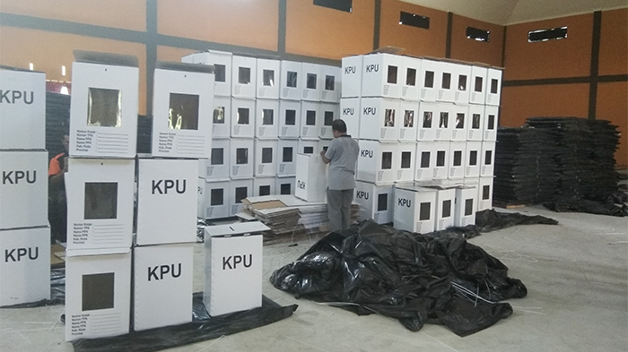 kpu-bengkalis-melakukan-perakitan-kotak-suara.jpg