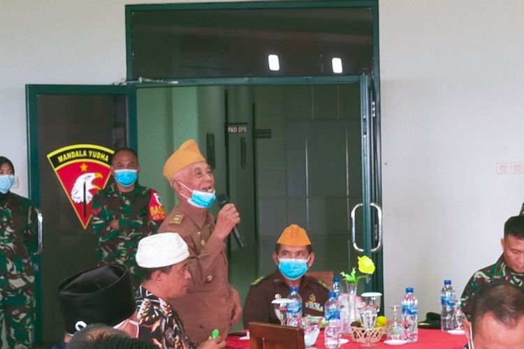 KETIKA Pasangan Lansia Divaksin: Kakek Sehat Bugar, Sang Istri Malah Alami Efek Ini