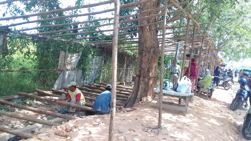 Merasa Dipungli Dirikan Lapak di Jalan MH Thamrin, Pedagang Pasar Klakap Tujuh Silakan Lapor Polisi