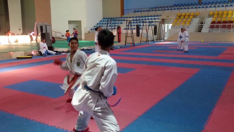 latihan-atlet-karate-tc-penuh_20180314_185614.jpg