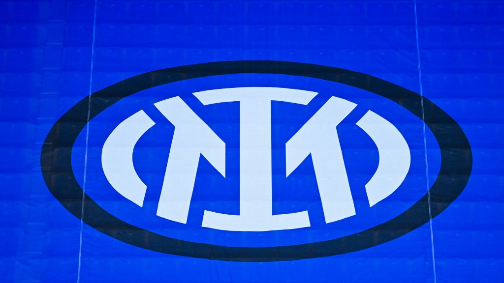logo-resmi-baru-inter-milan-di-tribun-selama-pertandingan-kontra-cagliari.jpg