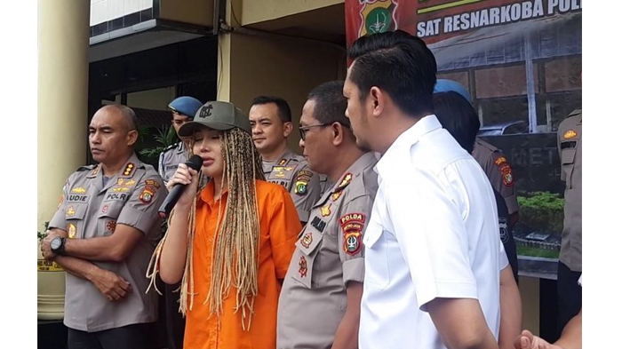 lucinta-luna-saat-konferensi-pers-di-polres-metro-jakbar.jpg