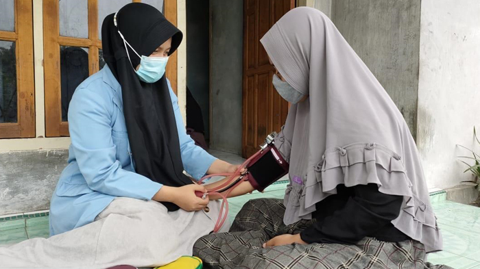 mahasiswa-kukerta-balek-kampung-unri-lakukan-cek-kesehatan-gratis-dan-sosialisasi-vaksin-covid-19.jpg