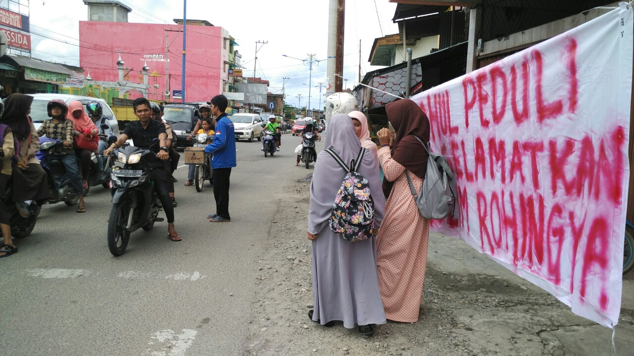 mahasiswa-rohul-galang-dana-bantu-muslim-rohingya_20161124_220116.jpg