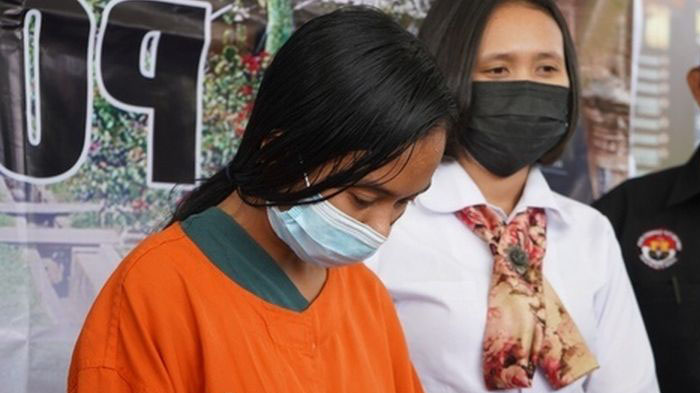 menantu-kuras-uang-mertua.jpg