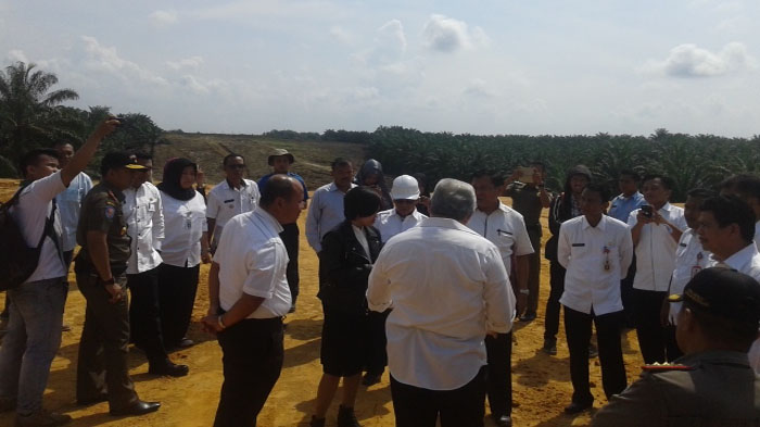 meninjau_groundbreaking-tol-pekanbaru-dumai_20160511_104411.jpg