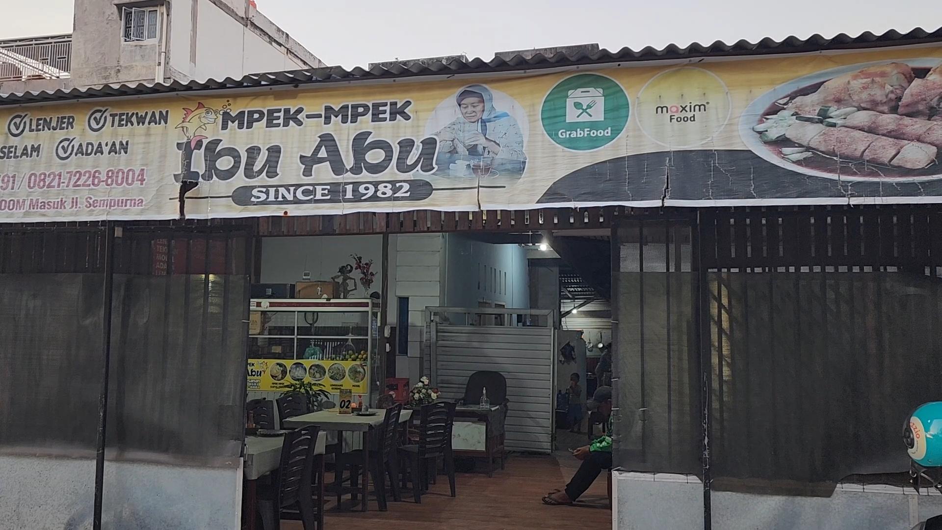 Sudah Berjualan di Dumai Sejak 1982, Rasa Cuko Mpek Mpek Ibu Abu Tak Pernah Berubah