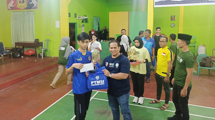 Usianya Baru 14 Tahun, Petenis Meja Bengkalis Ini Juarai Semua Kategori Ramadhan Cup Riau