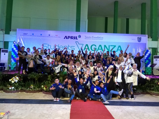 panitia-student-vaganza-2017-berfoto-bersama_20170214_185612.jpg