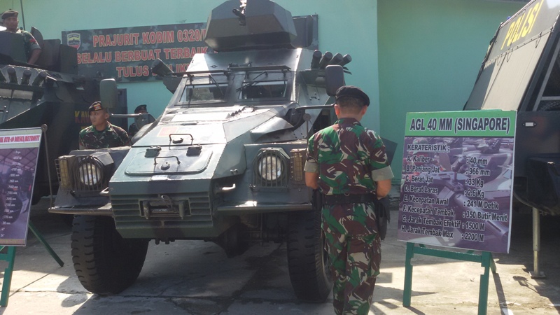 panser-pameran-alutsista-tni-kodim-dumai-23082015_20150823_111506.jpg